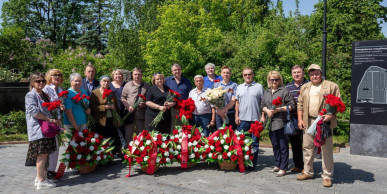 Память сильнее времени: патриотическая акция на Новодевичьем кладбище